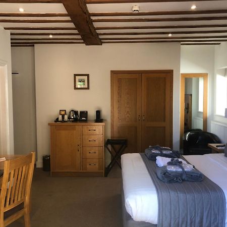 Tewinbury Farm Hotel Room photo