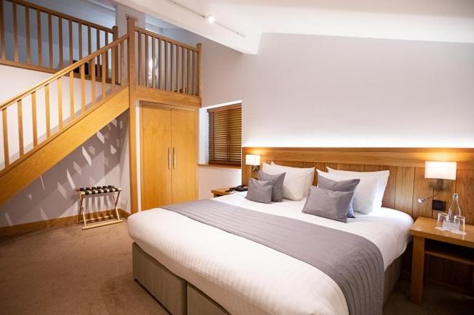 Tewinbury Farm Hotel Exterior photo