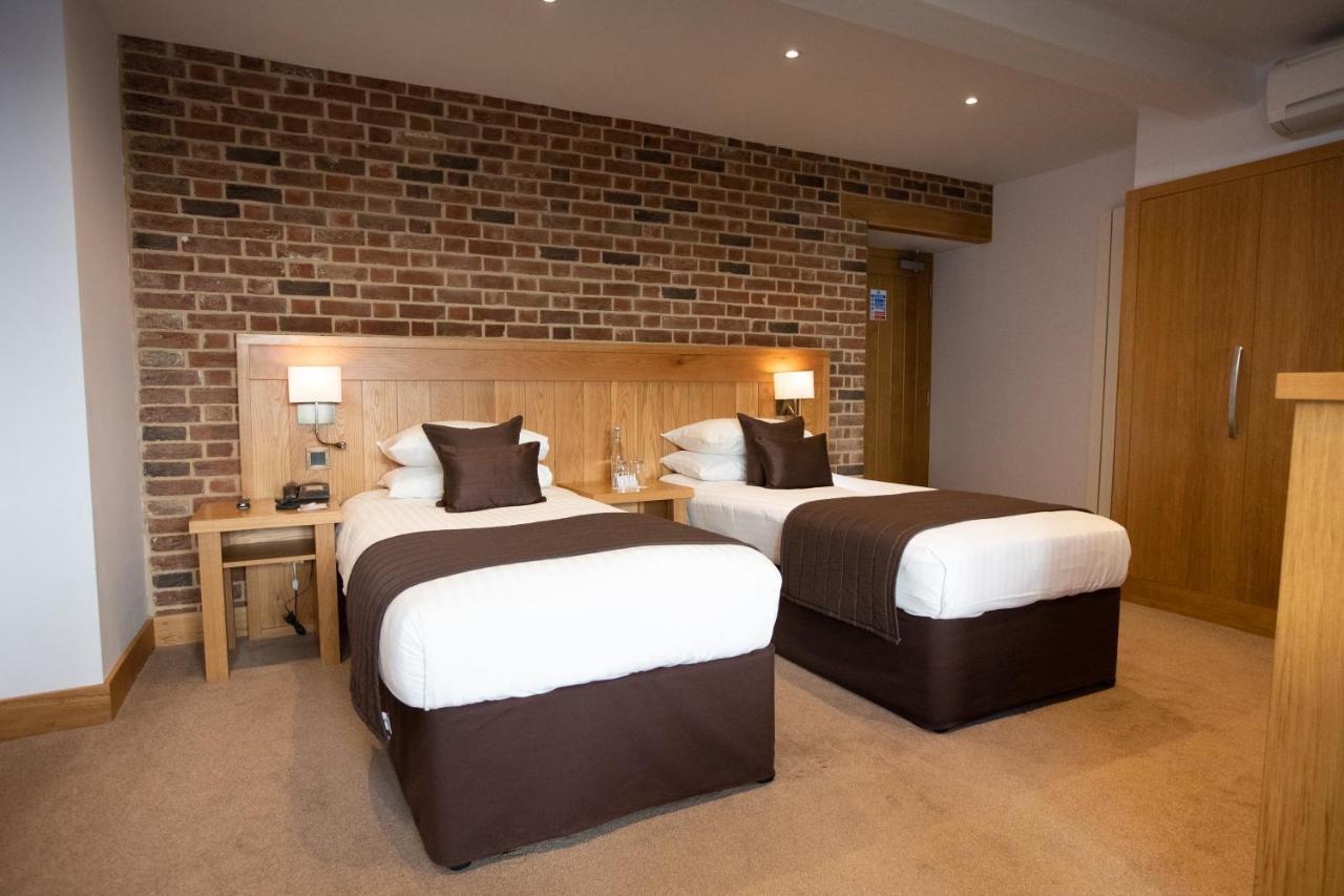 Tewinbury Farm Hotel Exterior photo