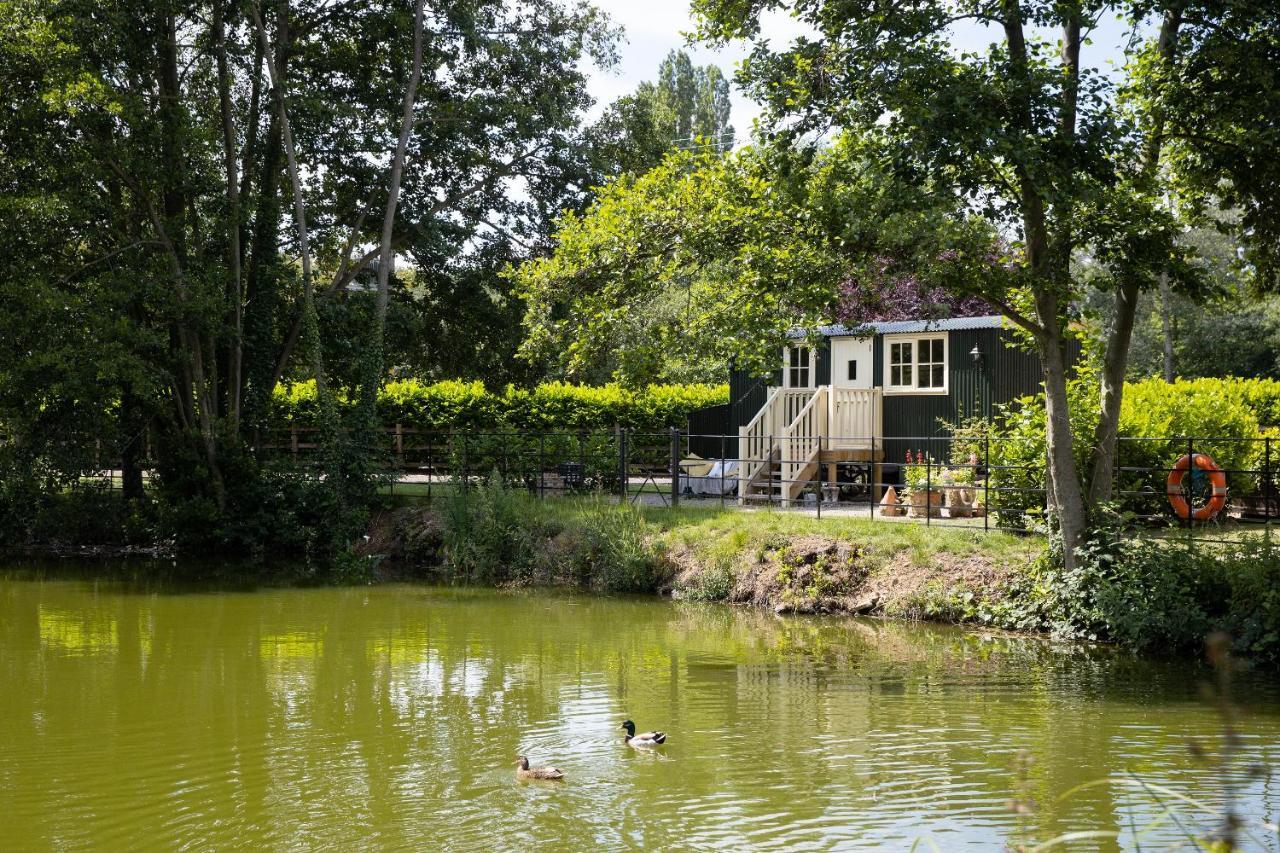 Tewinbury Farm Hotel Exterior photo