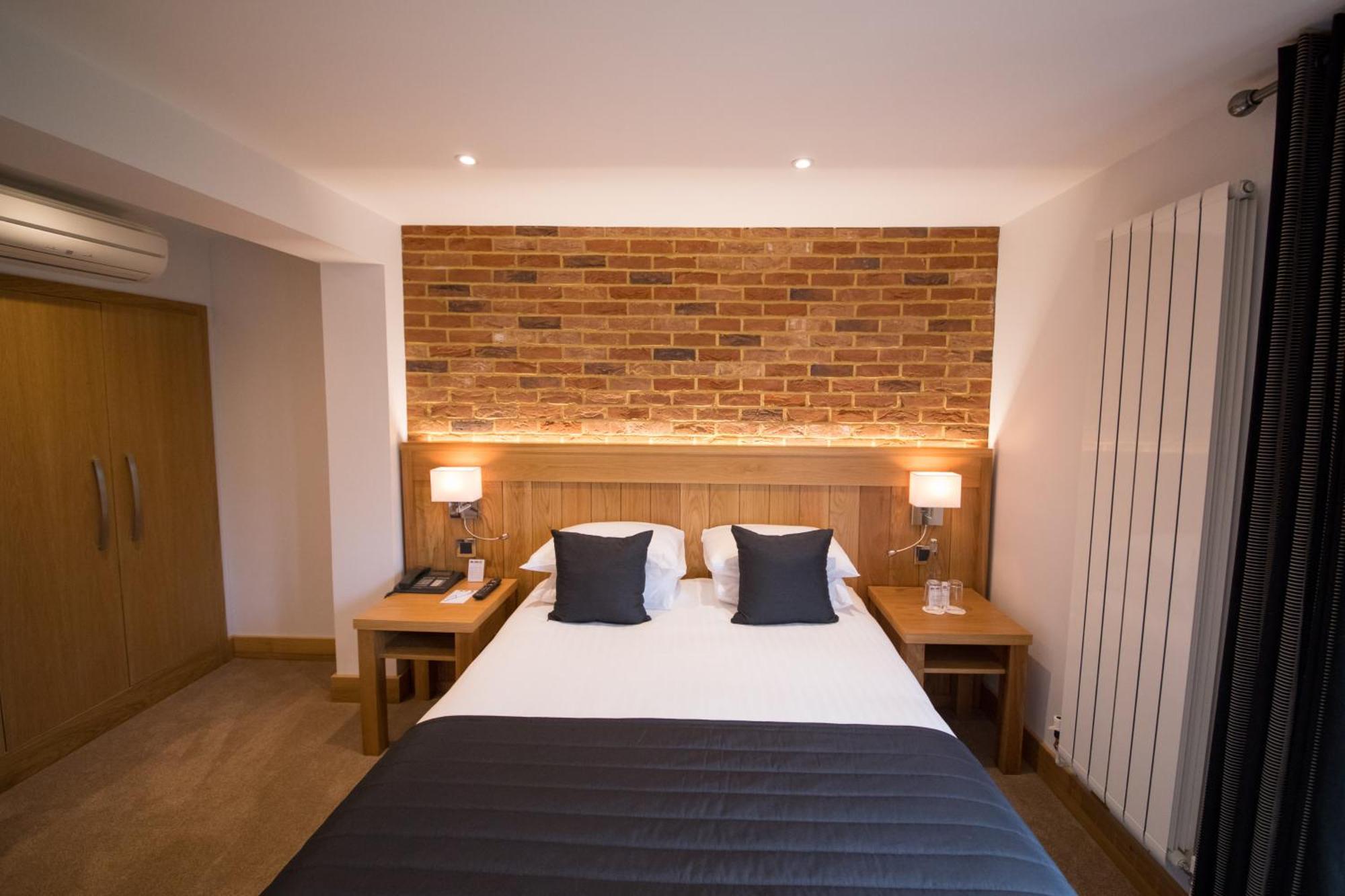 Tewinbury Farm Hotel Room photo